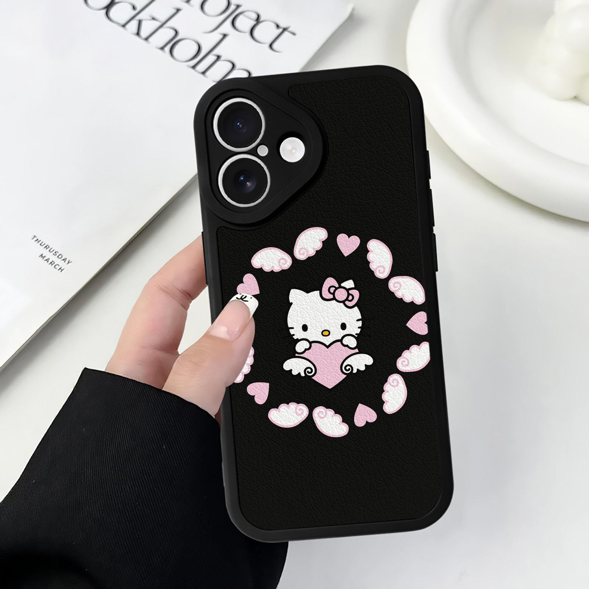 （画像用） Hello Kitty ハローキティ 【iPhone 16シリーズ対応】シリコンスマホケース（レザー調） 材質：シリコン
